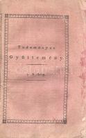 [Folyóirat.] Tudományos Gyűjtemény 1819. (III. évfolyam), IV. kötet. Pesten, 1819. Trattner János Tamás betűivel, és költségével. A Tudományos Gyűjtemény az első számottevő magyar tudományos folyóiratunk. Fejér György kezdeményezésére 1817-1841 között jelent meg, évi 12 lapszámban. Hosszabb értekezéseket közölt a legkülönbözőbb tárgyakból: politikai, történelmi, természettudományi témákból, és szemlézte a jelentősebb hazai és külföldi könyvmegjelenéseket is, legnagyobb erőssége pedig a néprajzi dolgozatok közlése volt, folyóirataink közül elsőként biztosított komoly terjedelmet ennek a tudományszaknak. 1819. évi 4. lapszámunk hosszabb egyháztörténeti értekezést közöl Horváth János veszprémi kanonok tollából, majd Najmajer István borsodi táblabíró hosszabb vitairata következik, mely a magyar várépítés történetét vizsgálja - Najmajer István szerint a várépítés a vezető rétegek történelmi alkotmányban rögzített kötelessége volt, a hazai várak tehát nem pusztán a hatalomfitogtatás és az egyéni önkény kiszolgálása érdekében épültek, miként egyes osztrák tudósok vallják. Lapszámunk utolsó tanulmánya Horvát István történész, nyelvész és főkönyvtáros írása szintén a várépítészeti vitához ad újabb érveket. A lapszám kritikai rovata ezúttal a magyar nyelvújítás vitájának szenvedélyes hangvételű vitafórumaként szolgál, majd könyvészeti és tudományos rövidhírek. Lapszámunk címoldalán a folyóirat hagyománya szerint elhelyezett rézmetszetű vignetta, a belső borítókon a folyóirat küldetésnyilatkozata. Néhány oldalon enyhe, halvány foltosság. Fűzve, ornamentikus keretdísszel illusztrált kiadói borítóban, a borítókon apró elszíneződések, apró hiányok. Körülvágatlan, jó példány.