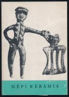 Kresz Mária: Népi kerámia. Bp., 1969, Népművelési Propaganda Iroda. 48 p. Gazdag fekete-fehér képanyaggal illusztrálva. Kiadói papírkötés.