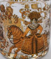 Népi jelenetes buborékos díszpohár, szakított üveg, m: 9 cm