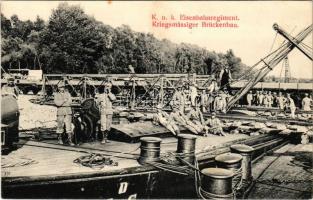 Cs. és kir. vasúti ezred hídépítés közben / K.u.K. Eisenbahnregiment, Kriegsmässiger Brückenbau. Verlag Nikolaus Regey / Austro-Hungarian Railroad Regiment, military railway bridge construction (fl)