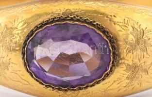 14K arany (Au) karreif ametiszttel jelzett, mesterjegyes, br 17,99 g, horpadással, 5,5×4,5 cm
