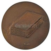 Borsos Miklós (1906-1990) 1982. "Illés Endre 1982" öntött bronz emlékérem dísztokban (94mm...