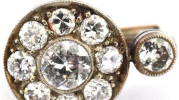 Gyémánt fülbevaló pár 14k arany (Au) egyenként 10-10 db gyémánttal ékítve 0,25 és 0,07 karát között,...