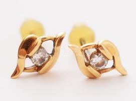 14K arany fülbevaló brillekkel. 0,118ct jelzett , tanúsítvánnyal br: 0,75 g