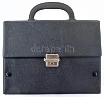 Éremtartó koffer, 9db kihúzhatós elrendezésű műanyag tálcával, összesen 202 klf méretű férőhellyel, ...