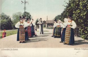 Swedish folkwear and fiddler