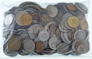 Vegyes, magyar és külföldi érmetétel mintegy ~1kg súlyban T:vegyes Mixed, Hungarian and foreign coin lot (~1kg) C:mixed