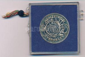 1979. 200Ft Ag "Nemzetközi gyermekév" eredeti, sérült, plombált "MNB" plasztikto...