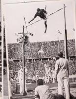 1936 Kb. 100 db Berlini nyári és Garmisch Partenkircheni téli olimpia gyűjtői cigarettakép, fekete-f...