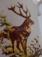 Hollóházi vadászmintás korsó, jelzett, m: 17 cm