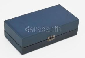 Orosz ezüst (Ag) pálinkás pohár szett, 3 darab pohár díszdobozban, jelzett, nettó: 162g