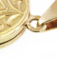 Arany (Au) 14K finoman cizellált nyitható képtartó medál, jelzett, 2,5×1,5 cm, nettó: 4,7 g