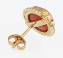 Arany (Au) 18K piros korallos kerek fülbevalópár, jelzett, d: 1,2 cm, bruttó: 4,2 g