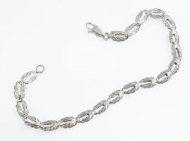 Ezüst(Ag) áttört fantáziaszemes karkötő, jelzett, h: 17,5 cm, nettó: 3,1 g