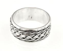Ezüst(Ag) meandermintás gyűrű, jelzett, méret: 53, nettó: 4,3 g