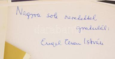 cca 1970-1980 Magyar festőművészek kiállítási meghívói, közöttük aláírtak és megírtak, egyes művésze...