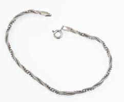 Ezüst(Ag) kígyó és fonott láncos karkötő, jelzett, h: 19 cm, nettó: 4,1 g