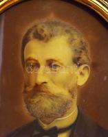 Antik, dekoratív, ovális üvegezett fa képkeret. Színezett férfi portréval, jelzett (S. Letzter, 1878...