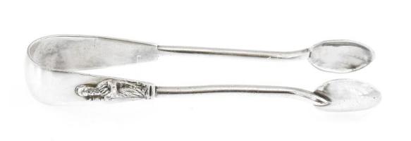 Ezüst(Ag) plasztikus apostol cukorcsipesz, jelzett, h: 10,5 c, nettó: 19,9 g