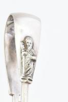 Ezüst(Ag) plasztikus apostol cukorcsipesz, jelzett, h: 10,5 c, nettó: 19,9 g