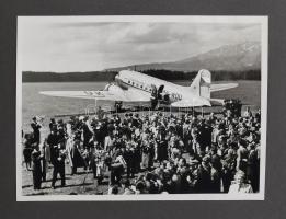 1952 Szvit a Tatrasvit üzemének látogatása 20 db fotót tartalmazó album, benne tátrai életképek, üze...