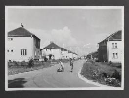 1952 Szvit a Tatrasvit üzemének látogatása 20 db fotót tartalmazó album, benne tátrai életképek, üze...