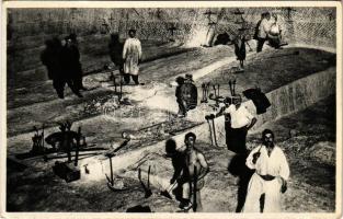 Aknaszlatina, Slatinské Doly, Szolotvino, Solotvyno (Máramaros); Dul Frantisek / Ferenc bánya, sóbánya, belső bányászokkal / salt mine, interior with miners (EK)