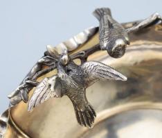 Ezüst(Ag) madaras kínálótál, jelzett, karcolásokkal, d: 17,5 cm, nettó: 231,5 g