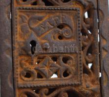 Mini széf, persely, coin bank. Öntöttvas, áttört, kulcs nélkül 19 cm