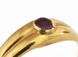 18K arany (Au) gyűrű rubinnal, jelzett br 1 g m: 57