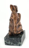 Léderer Tamás (1938-): Akt lófejjel. Bronz, márvány talapzaton 15 cm