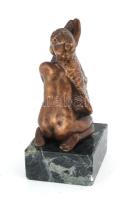 Léderer Tamás (1938-): Akt lófejjel. Bronz, márvány talapzaton 15 cm