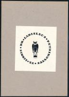 Fery Antal (1908-1994): Ex libris dr. Ladislaus Perlikovits. Klisé, papír, jelzett a klisén. Hátoldalán Fery Antal bélyegzőjével. Teteje kartonra kasírozva. d: 5 cm.