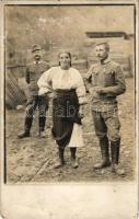 Osztrák-magyar katonák és egy hölgy / WWI Austro-Hungarian K.u.K. military, soldiers with lady. photo (EM)