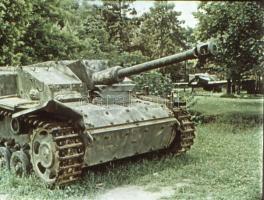 Sturmgeschütz (StuG) III rohamlöveg, színes diapozitív, 2,5×3 cm