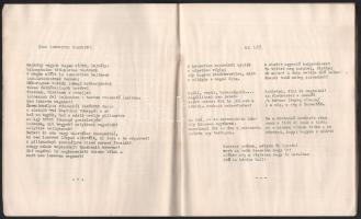 1927 Bp., zsidó gimnázium diákjai által összeállított versgyűjtemény, tűzött papírkötés, kissé visel...