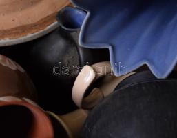 Nagy kerámia tétel: egy doboznyi erdélyi és más kerámia tárgy