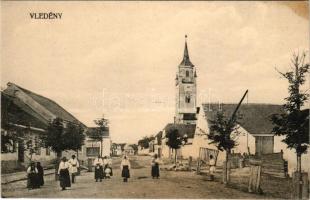 Vledény, Vladeni; templom, utcakép, gémeskút. Fotograf. Atelier G. &amp; G. Greiner (Feketehalom) / church, street, shadoof (fl)