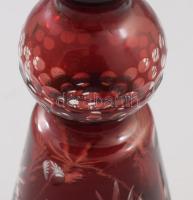 Likőrös palack. Hámozott bordó kristály. Csiszolt üvegdugóval 35 cm