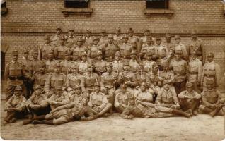 1915 Első világháborús osztrák-magyar katonai csoportkép. Schäffer Ármin kiadása / WWI K.u.k. Austro-Hungarian military group photo, soldiers (fl)