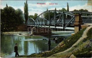 Homonna, Humenné; Laborc híd, horgászó férfi, mosóasszonyok a folyó partján. Hossza Gyula kiadása / Laborec bridge, riverside with fishing man and washerwomen (fl)