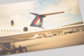 MALÉV relikviák: két porcelán, újság, stb