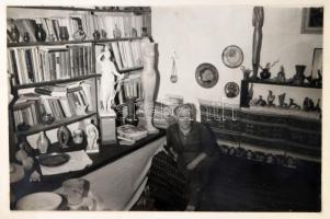 Almási Tibor: Kósa-Huba Ferenc c. könyvének gépirata, eredeti fotókkal. Az elülső szennylapon a a sz...