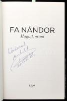Fa Nándor: Magad, uram. A szerző, Fa Nándor (1953- ) óceáni szólóvitorlázó, hajótervező, hajóépítő á...
