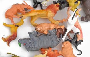 43 darab tömör műanyag állatfigura