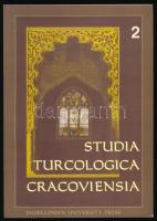 Stanisław Stachowski: Historisches Wörterbuch der Bildungen auf -ci // -ici im Osmanisch-Türkischen. Studia Turcologica Cracoviensia 2. (Dedikált!) Kraków, 1996, Jagellonian University Press. Kiadói papírkötés. Az előzéklapon a szerző, Stanisław Stachowski (1930-2021) szlavista, turkológus, nyelvész, lexikográfus német nyelvű dedikációjával Hollós Attila szlavista nyelvész részére. / Signed by the author, Stanisław Stachowski (1930-2021).