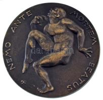 Reményi József (1887-1977) 1942. "1926 MÁJUS HAVÁBAN / NEMO ANTE MORTEM BEATUS" bronz önar...