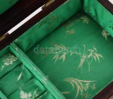 Kínai fa ékszertartó doboz, réz veretekkel, 17x12x8 cm