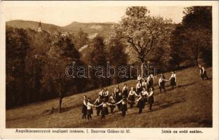 Budapest XII. Zugliget, Angolkisasszonyok intézete. Játék az erdő szélén. Szarvas Gábor út 50.