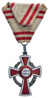 1914. "A Vörös Kereszt II. Osztályú Díszjelvénye hadidíszítménnyel" jelzett, zománcozott A...